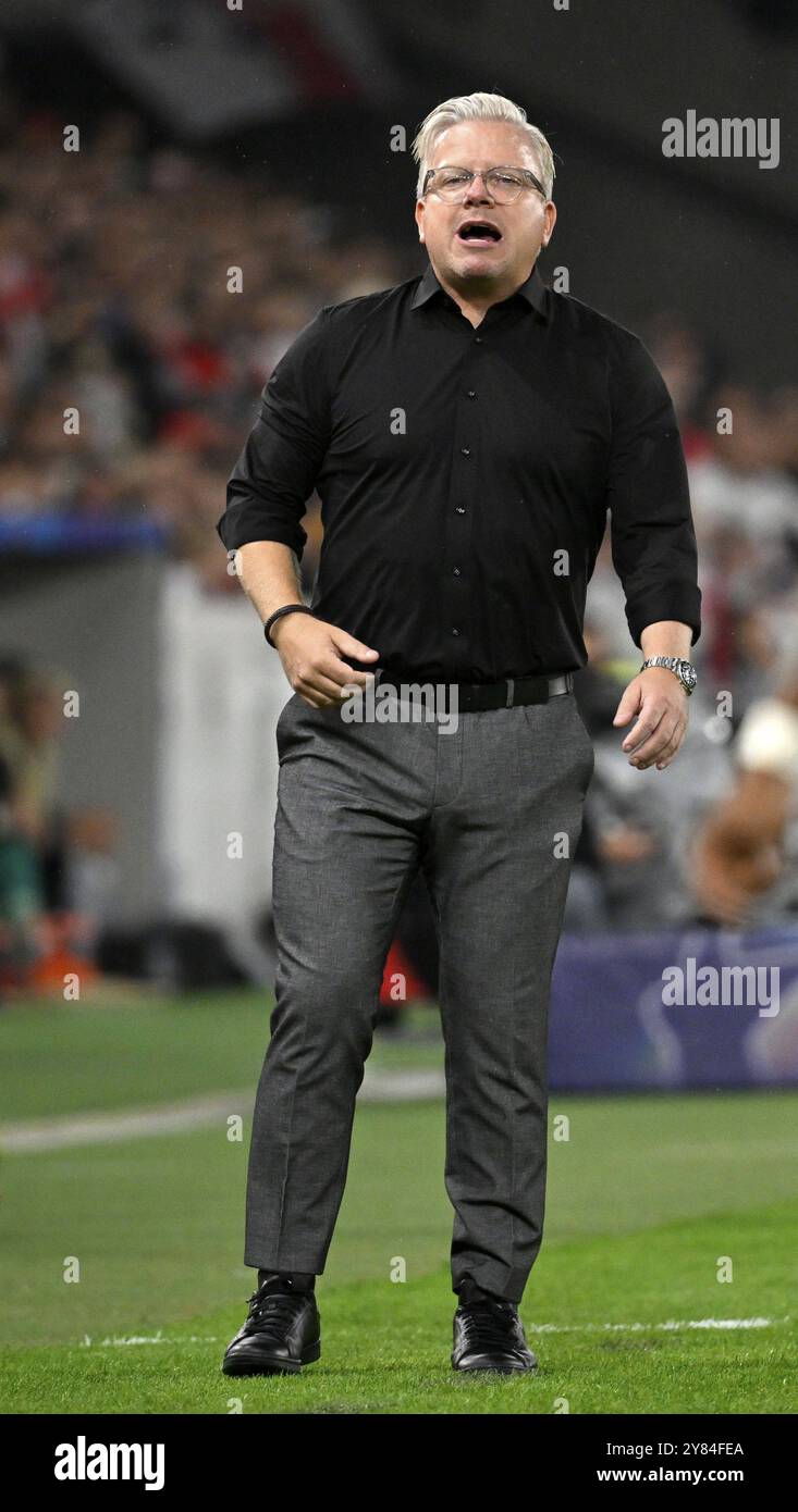 Entraîneur Lars Friis AC Sparta Praha Prague sur la touche, Ligue des Champions, MHPArena, MHP Arena Stuttgart, Bade-Wuerttemberg, Allemagne, Europe Banque D'Images