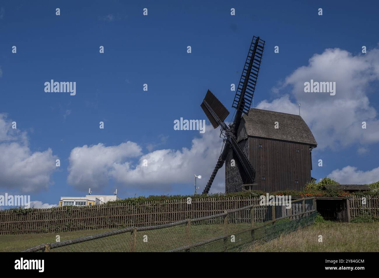 Allemagne, Berlin, 19.09.2023, Marzahner Bockwindmuehle, un moulin à vent à chevalets à Berlin-Marzahn, le nom du type de moulin dit tout : la maison de moulin STA Banque D'Images