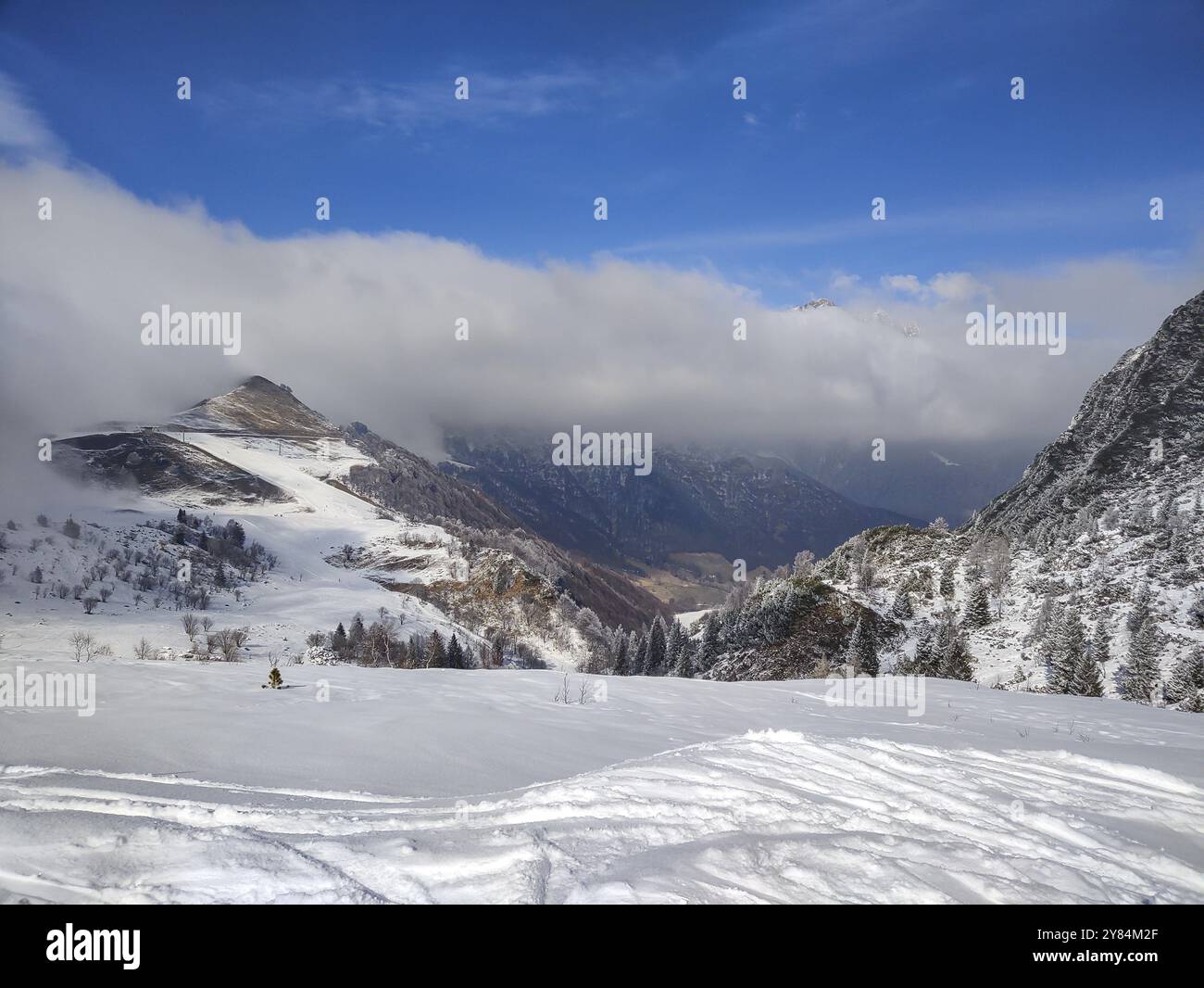 Piste de ski sur Piani di Bobbio Resort Banque D'Images