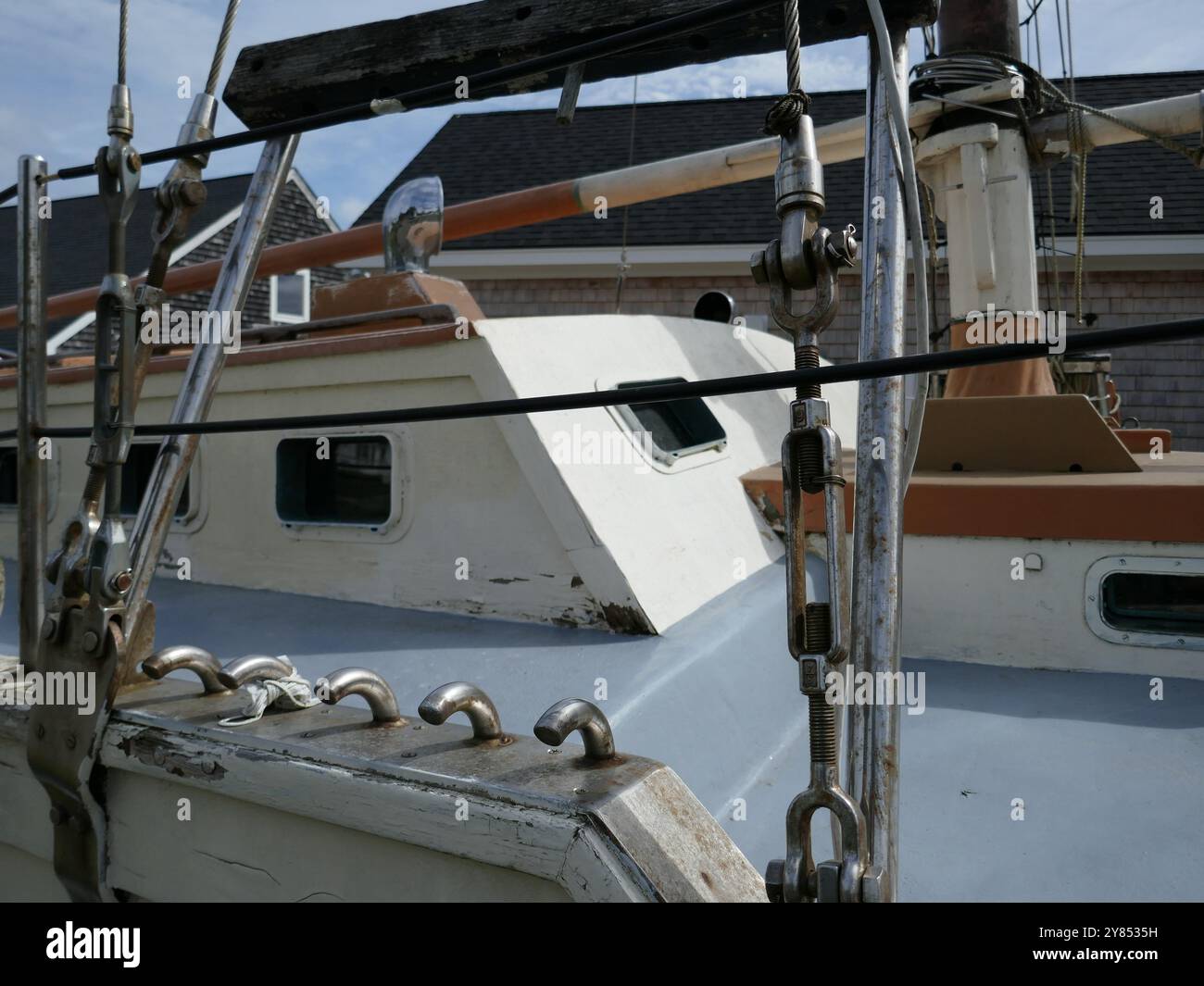 Voilier retiré avec accent sur l'équipement sur le côté Banque D'Images