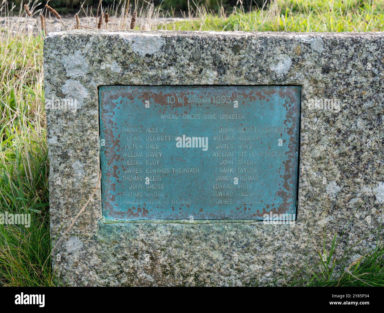 Plaque commémorative commémorant le désastre de la mine Wheal Owles du 10 janvier 1893 énumérant les noms de 20 mineurs qui ont perdu la vie, Botallack, Cornwall. Banque D'Images