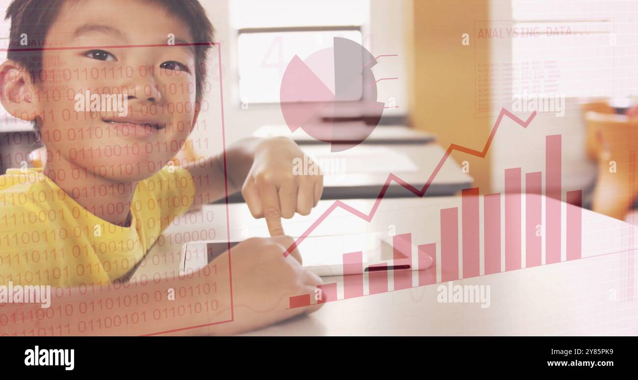 Analyse de données image sur enfant à l'aide d'une tablette en classe Banque D'Images