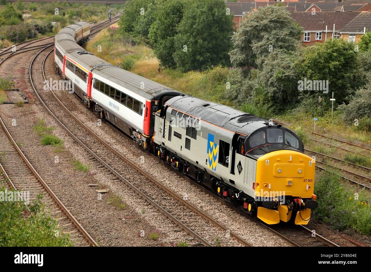 Class 37 loco 37901 'Mirrlees Pioneer' transporte le 5E22 Castle Donington à Immingham service de stock d'entraînement vide par Scunthorpe le 24/7/24. Banque D'Images