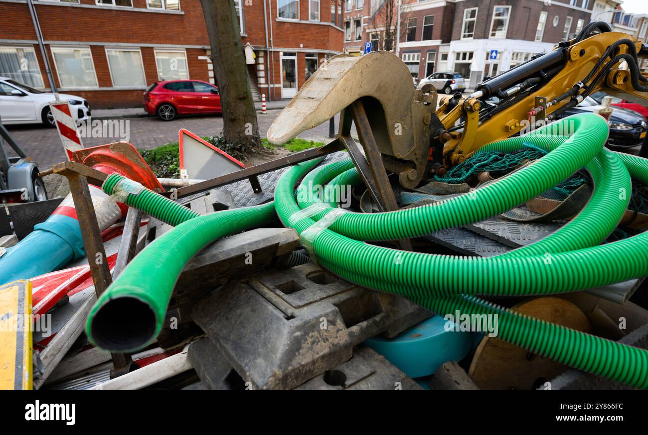 Fournitures de réparation des communications urbaines pour les infrastructures urbaines et la rénovation des routes. Tuyaux pour travaux de plomberie Banque D'Images