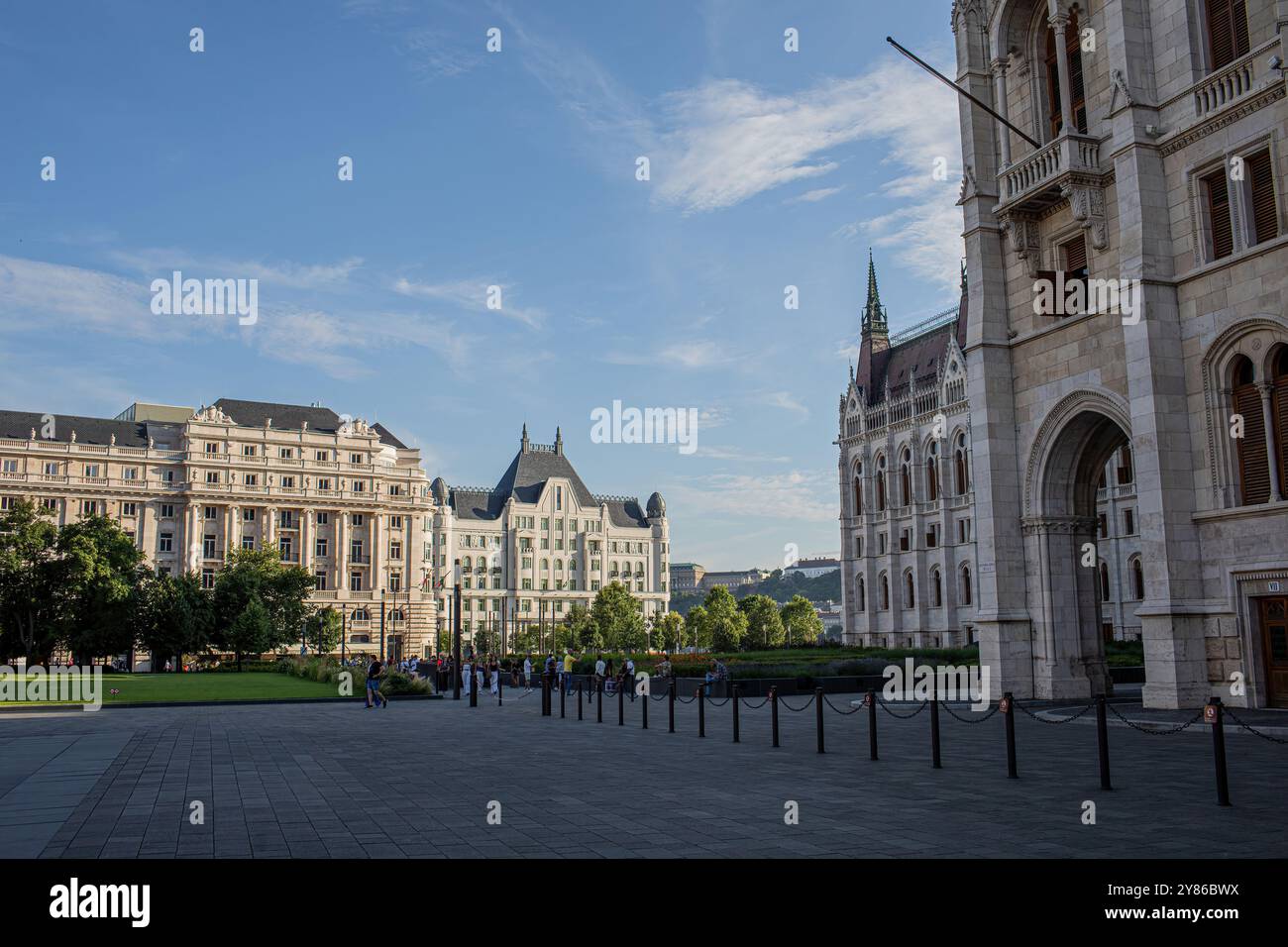 Budapest, Hongrie - 4 juillet 2023 : Parlement hongrois, bâtiments historiques et bâtiment du gouvernement Banque D'Images