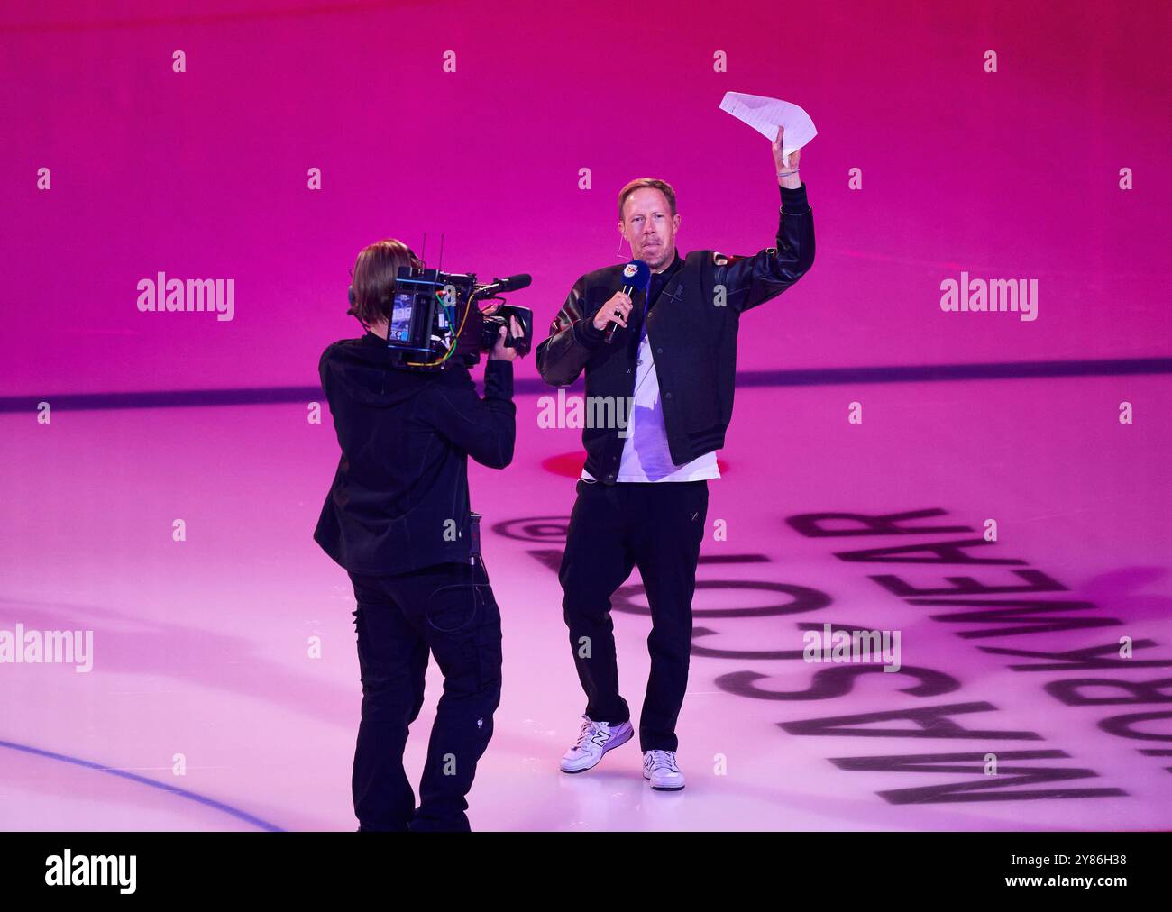 Munich, Allemagne. 02 octobre 2024. Wolfgang Dittrich, Stadionsprecher SAP Garden au Penny DEL match EHC RB MUENCHEN - GRIZZLYS WOLFSBURG 7-4 au SAP Garden à Munich, Allemagne, le 2 octobre 2024. Saison 2024/2025, Journée 5, photographe : ddp images/STAR-images crédit : ddp Media GmbH/Alamy Live News Banque D'Images