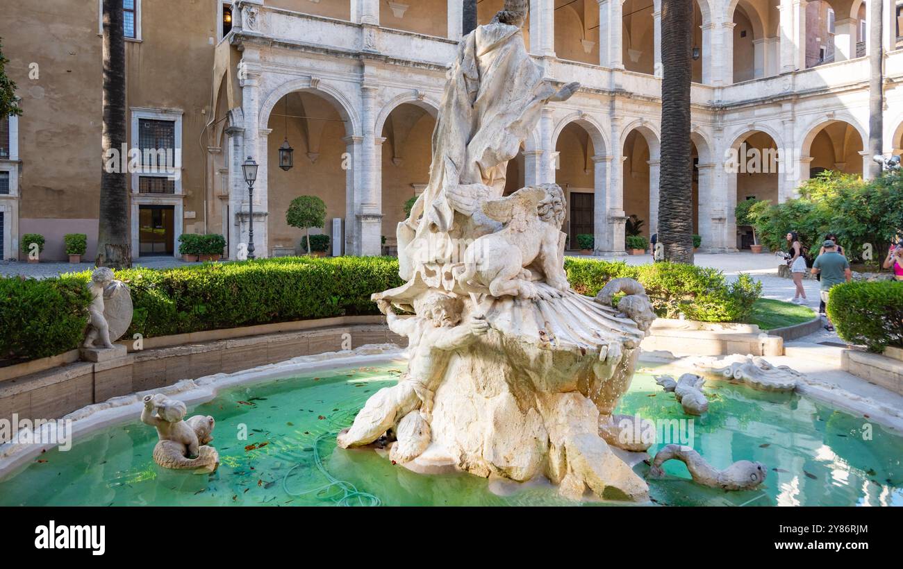 Rome, Italie, 22 juillet 2024, Fontaine de Giardini di Palazzo Venezia à l'intérieur du Palazzo Venezia, éditorial seulement. Banque D'Images