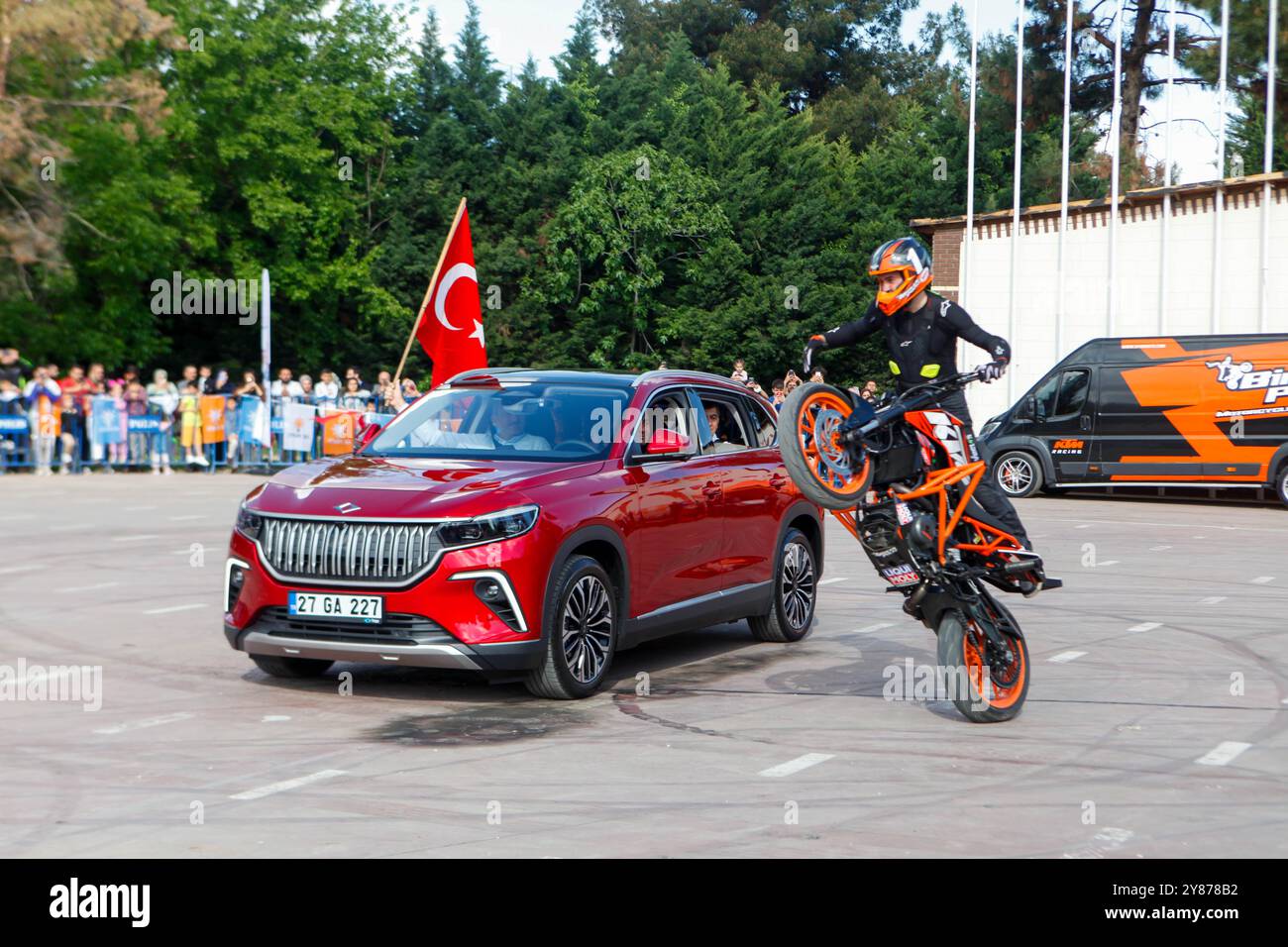 Gaziantep, Turkiye. 07 mai 2023. Une voiture TOGG T10X exposée dans la ville de Gaziantep, au sud de la Turquie. Les véhicules Togg sont conçus et assemblés en Turquie, le véhicule T10X étant le premier modèle de voiture électrique produit par le constructeur automobile turc. La mairie de Gaziantep, Fatma Şahin, et le maire de la municipalité de Şahinbey, Mehmet Tahmazoglu, y ont assisté Banque D'Images