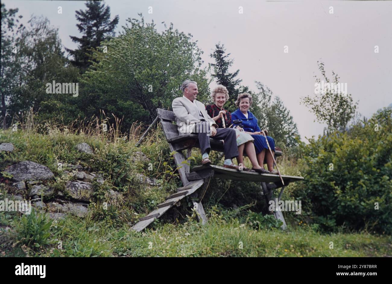 Wanderer RDA, 20240101, Aufnahme CA. 1950, Berglandschaft mit Wanderin *** randonneur RDA, 20240101, photo CA. 1950, paysage de montagne avec randonneuse Banque D'Images