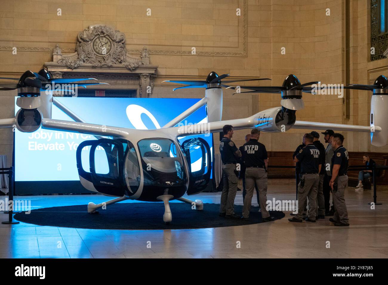Exposition de taxi aérien JOBY Electric dans le Vanderbilt Hall, octobre 2024, Grand Central terminal, New York City, États-Unis Banque D'Images