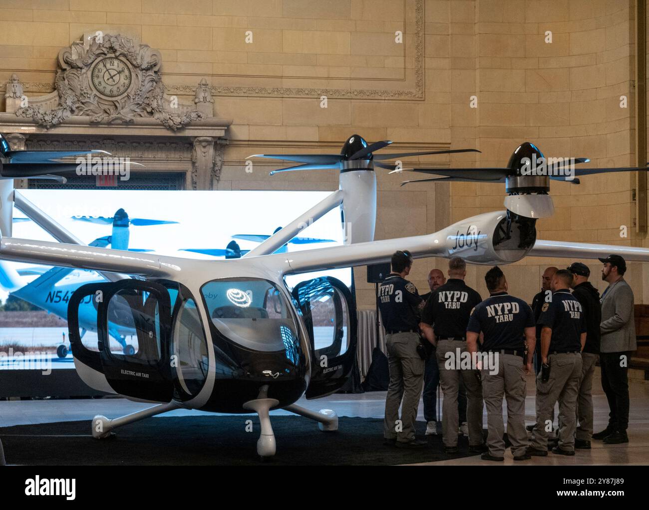 Exposition de taxi aérien JOBY Electric dans le Vanderbilt Hall, octobre 2024, Grand Central terminal, New York City, États-Unis Banque D'Images
