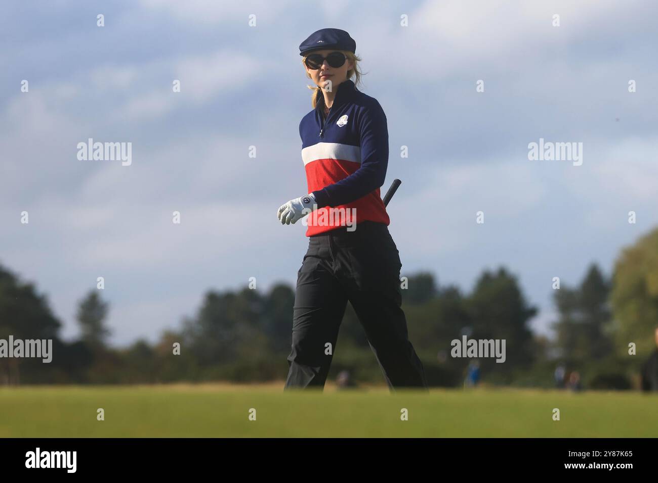 Carnoustie, Angus, Royaume-Uni. 3 octobre 2024. Alfred Dunhill Links Golf Championship, Round 1 ; l'actrice Kathryn Newton sur le seizième green sur le parcours de championnat de Carnoustie Golf Links, lors de la première manche du Dunhill Links Championship Credit : action plus Sports/Alamy Live News Banque D'Images