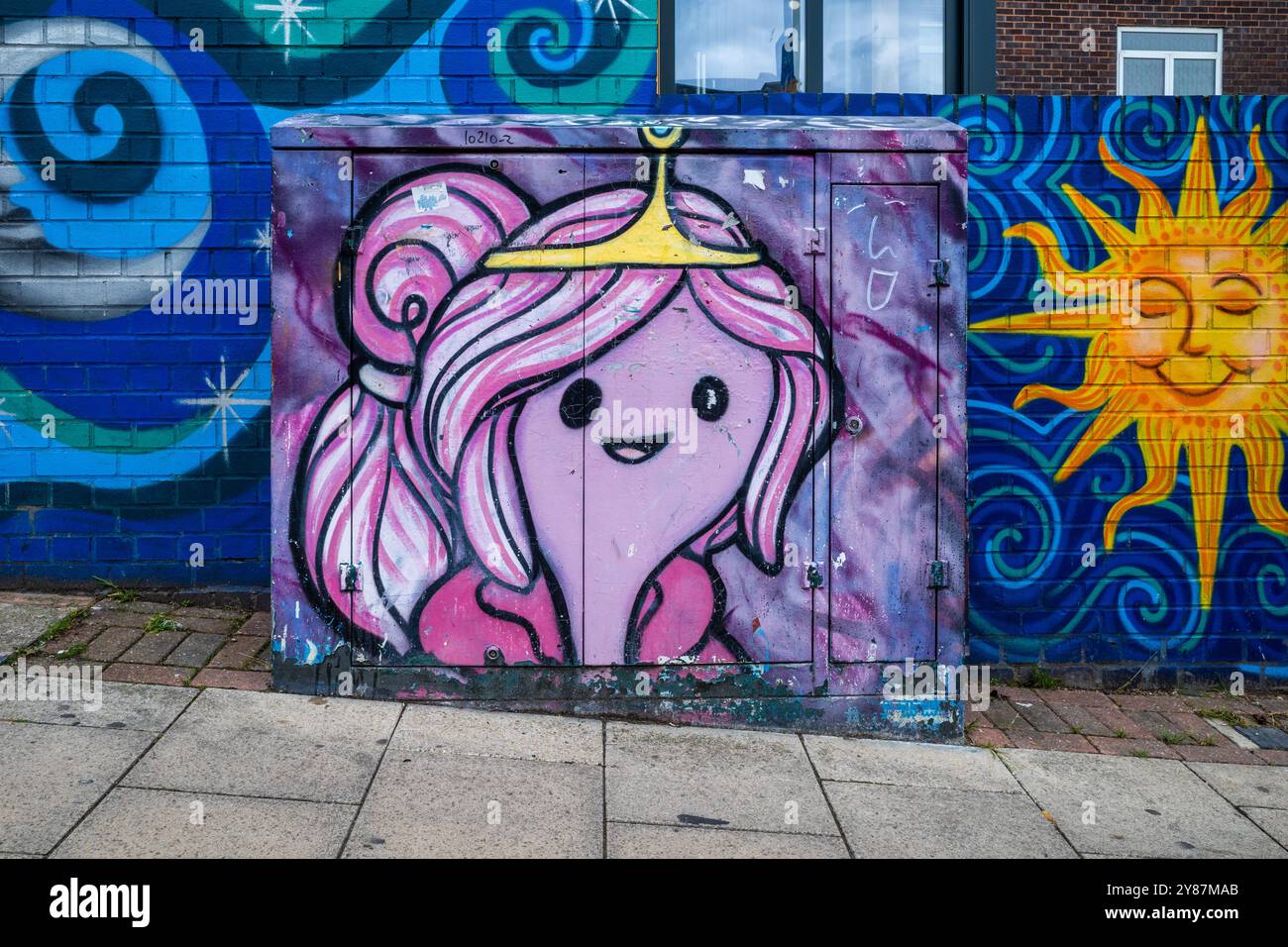 Boîte de jonction BT recouverte de Graffiti, Brighton, Royaume-Uni Banque D'Images