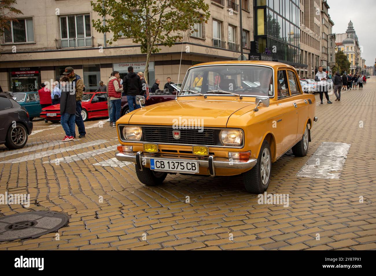 Sofia, Bulgarie - 15 septembre 2024 : défilé de voitures anciennes à Autumn Retro Parade à Sofia, Bulgarie, MOSKVICH 2140 Banque D'Images