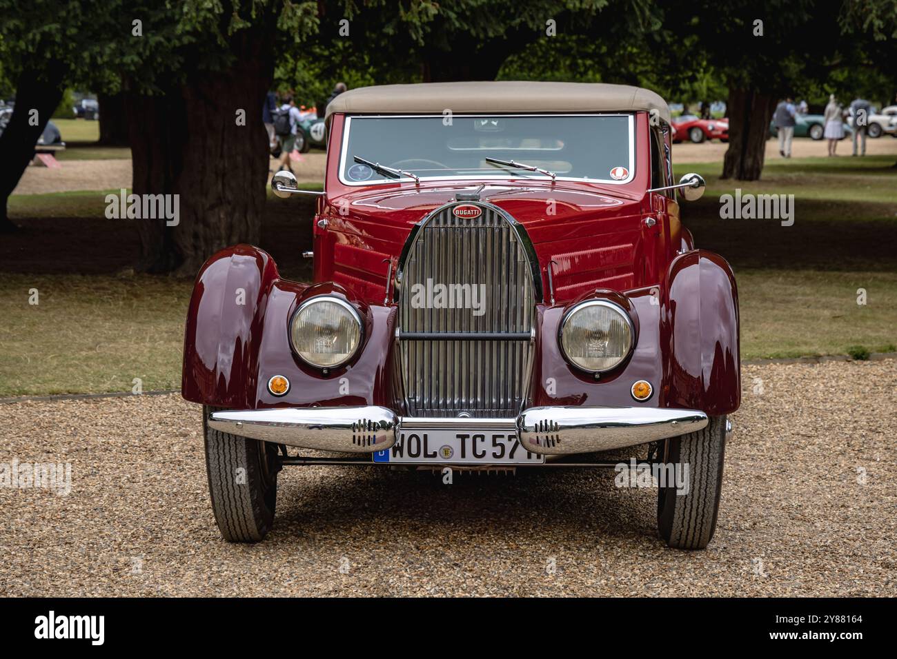 1938 Bugatti type 57C Cabriolet par Gangloff. Concours of Elegance 2024, Hampton court Palace, Londres, Royaume-Uni Banque D'Images