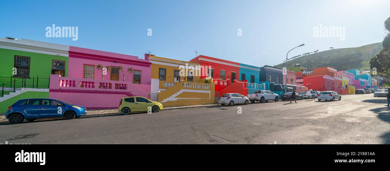 Le Cap, Afrique du Sud - 31 août 2022 : Bo-Kaap, une région du Cap anciennement connue sous le nom de quartier malais, connue pour ses maisons aux couleurs vives Banque D'Images