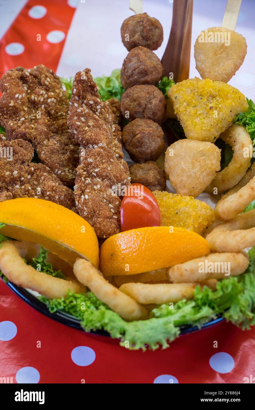 Combinaison de produits panés et frits en Hongrie Banque D'Images