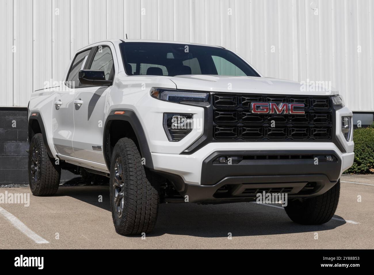 Lafayette - 2 octobre 2024 : présentation du pick-up Canyon Elevation à cabine multiplace de GMC. GMC offre le Canyon avec un moteur TurboMax 4 cylindres de 2,7 l. MY:2024 Banque D'Images