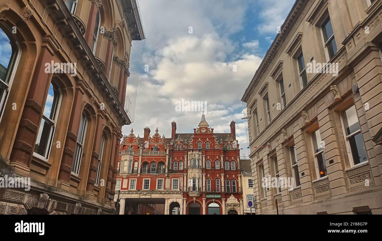 En regardant vers la Cornhill depuis Princes Street à Ipswich, Suffolk, Royaume-Uni Banque D'Images