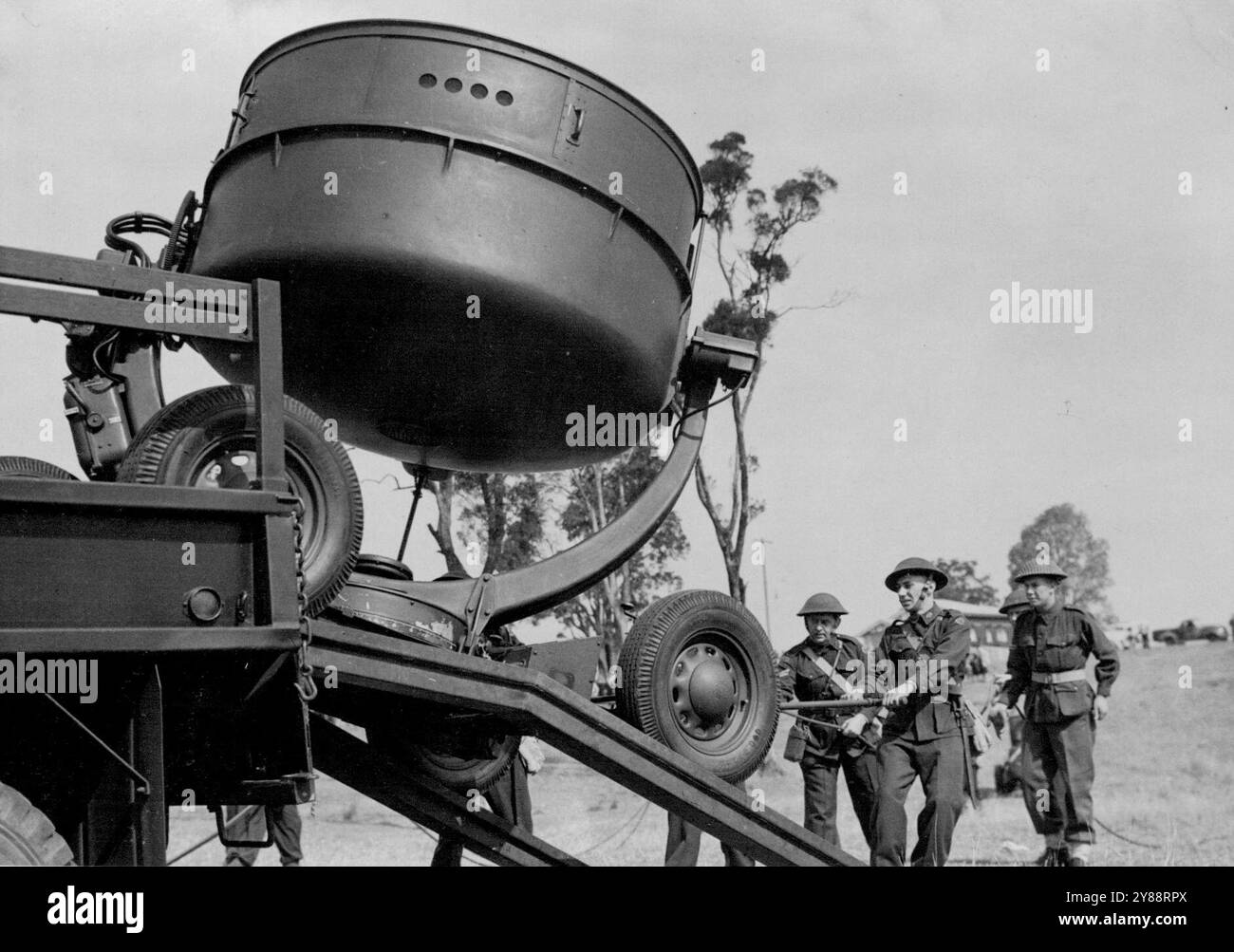 Rechercher lumières - fichier de guerre. 04 octobre 1943. (Photo de C. mail Special photo Service). Banque D'Images