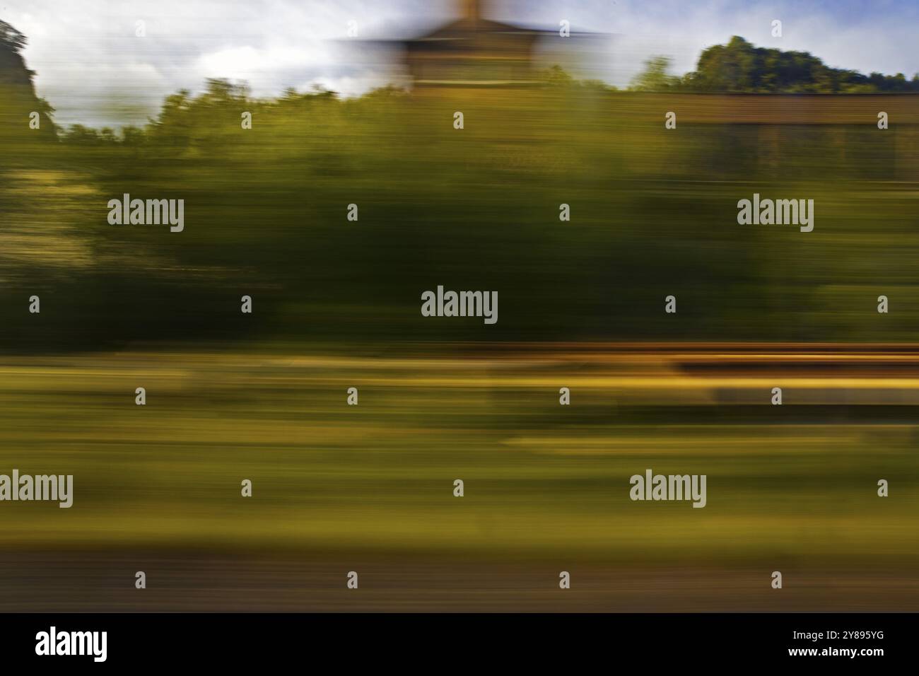 Longue exposition d'un train en mouvement, Kamen, Rhénanie du Nord-Westphalie, Allemagne, Europe Banque D'Images