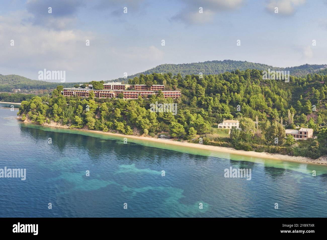 Les plages Maratha et Katharina de l'île de Skiathos vue de drone, Grèce, Europe Banque D'Images