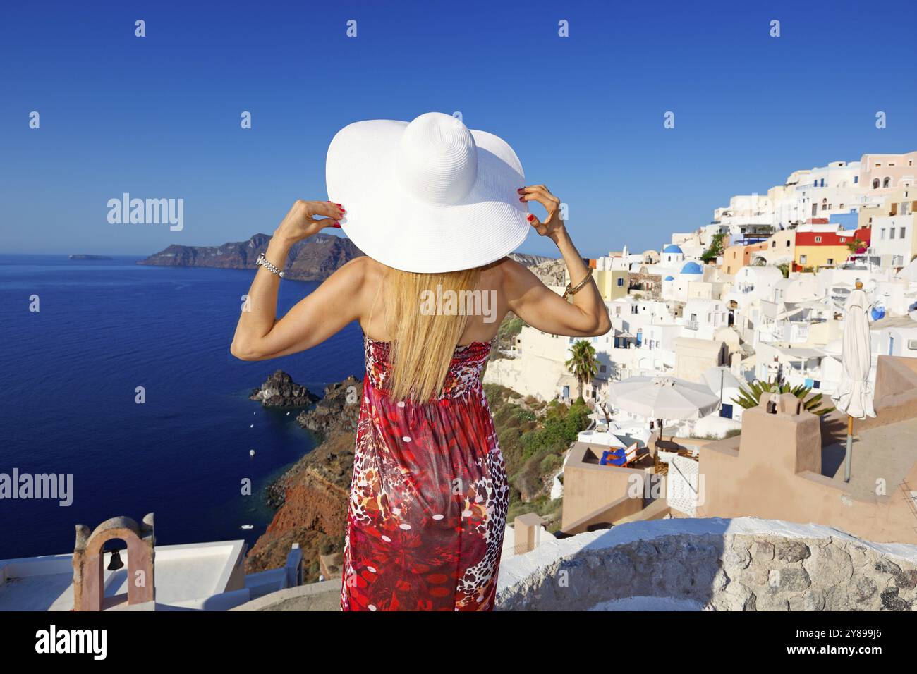 Belle femme grecque à Santorin, Grèce, Europe Banque D'Images