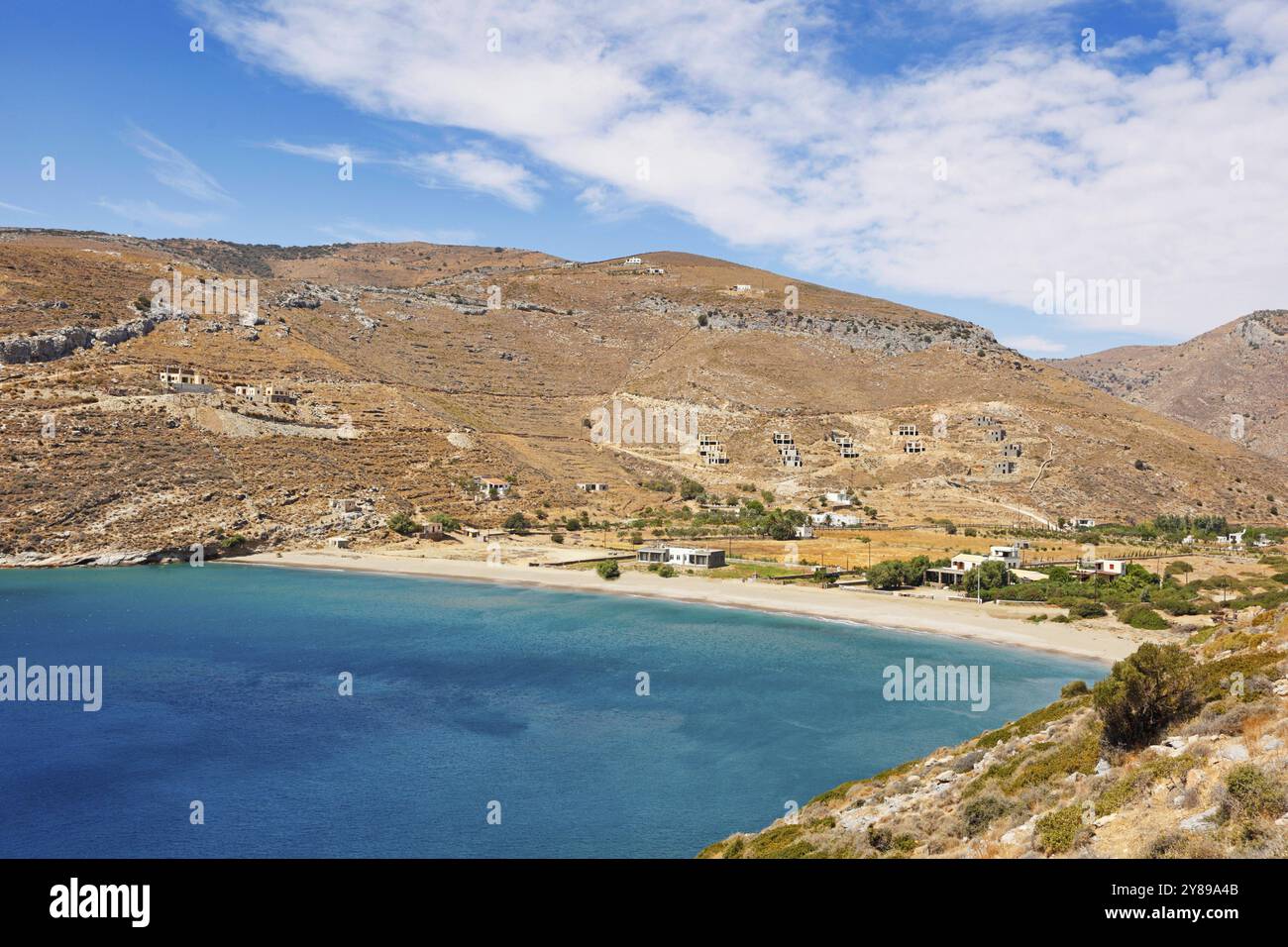 Spathi a une belle plage de sable et des eaux cristallines à Kea, Grèce, Europe Banque D'Images