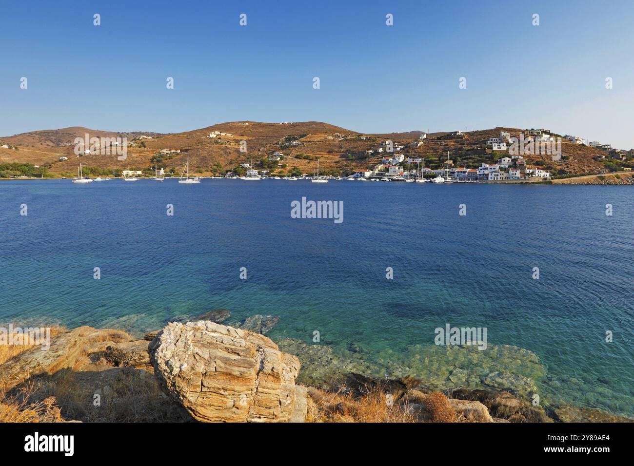 Vourkari est un village traditionnel en bord de mer avec un port pittoresque à Kea, en Grèce, en Europe Banque D'Images