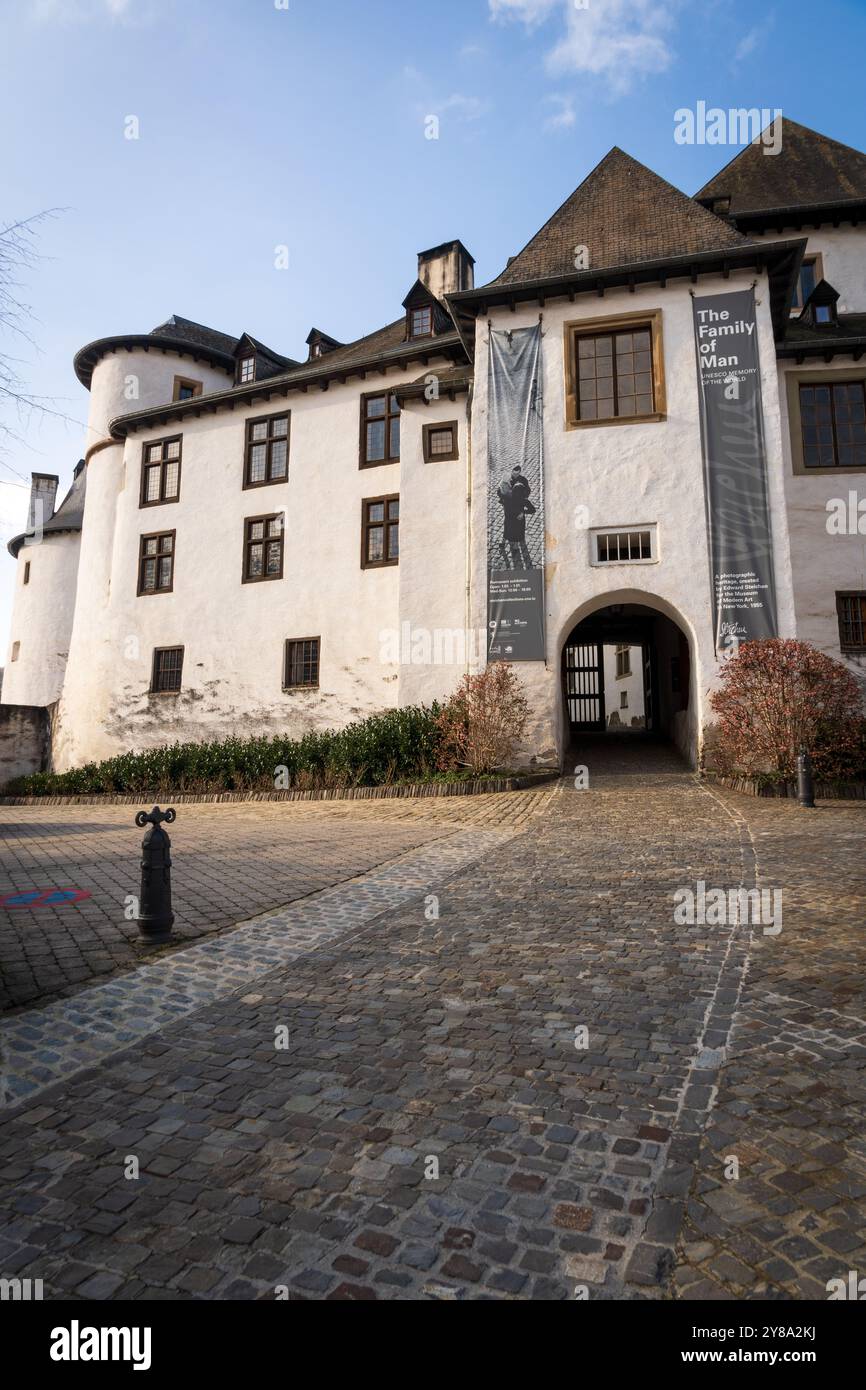 Le Château de Clervaux dans la ville de Clervaux dans le nord du Luxembourg Banque D'Images