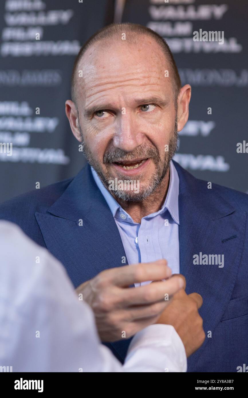 Mill Valley, États-Unis. 03 Oct, 2024. L'acteur Ralph Fiennes prend la parole lors de la projection de la soirée d'ouverture de 'Conclave' au 47e Festival du film de Mill Valley au Outdoor Art Club le 03 octobre 2024 à Mill Valley, Californie. Photo : Picture Happy photos/imageSPACE crédit : Imagespace/Alamy Live News Banque D'Images