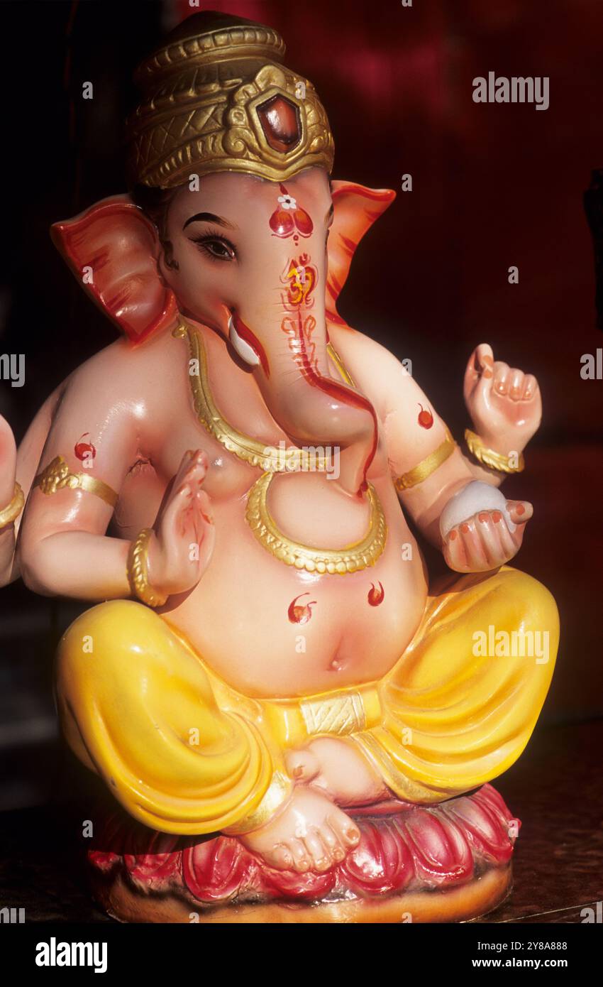 Casting de Ganesh, Dieu de la sagesse et de la prospérité à tête d'éléphant, Mumbai, Maharashtra, Inde. Banque D'Images