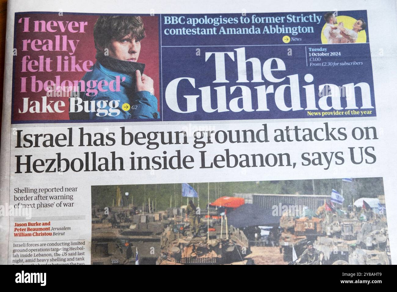 "Israël a commencé des attaques terrestres contre le Hezbollah à l'intérieur du Liban, dit le journal américain Guardian en première page de la guerre au moyen-Orient article 1er octobre 2024 Banque D'Images