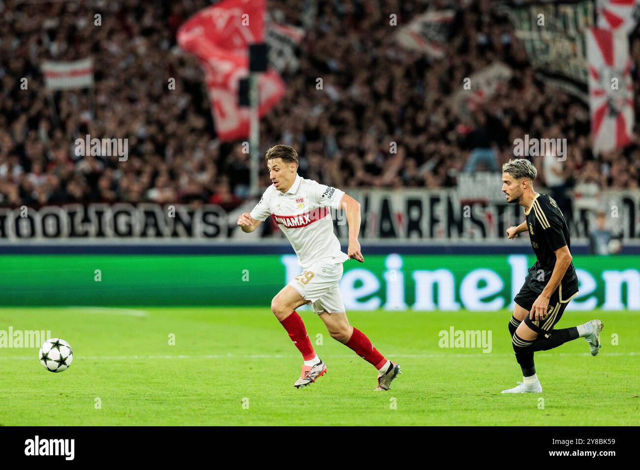 Stuttgart, Allemagne. 1er octobre 2024. Zweikampf Anthony Rouault (VfB Stuttgart, 29), Albion Rrahmani (AC Sparta Praha, 10) UEFA Champions League : VfB Stuttgart - AC Sparta Praha ; Stuttgart, Arena Stuttgart AM 01.10.2024 crédit : dpa/Alamy Live News Banque D'Images