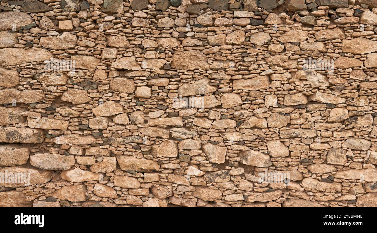 Mur en pierre naturelle marron avec motif de grandes et petites pierres à Fuerteventura Banque D'Images