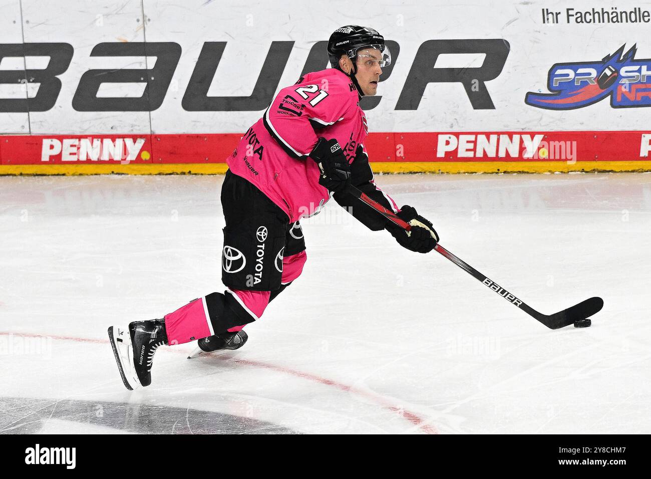 Eishockey DEL - 24/25 - 6. Spieltag : Kölner haie vs Straubing Tigers am 03.10.2024 im in der LANXESS Arena in Köln Kölns Juhani Tyrväinen (Nr.21) Foto : osnapix Banque D'Images