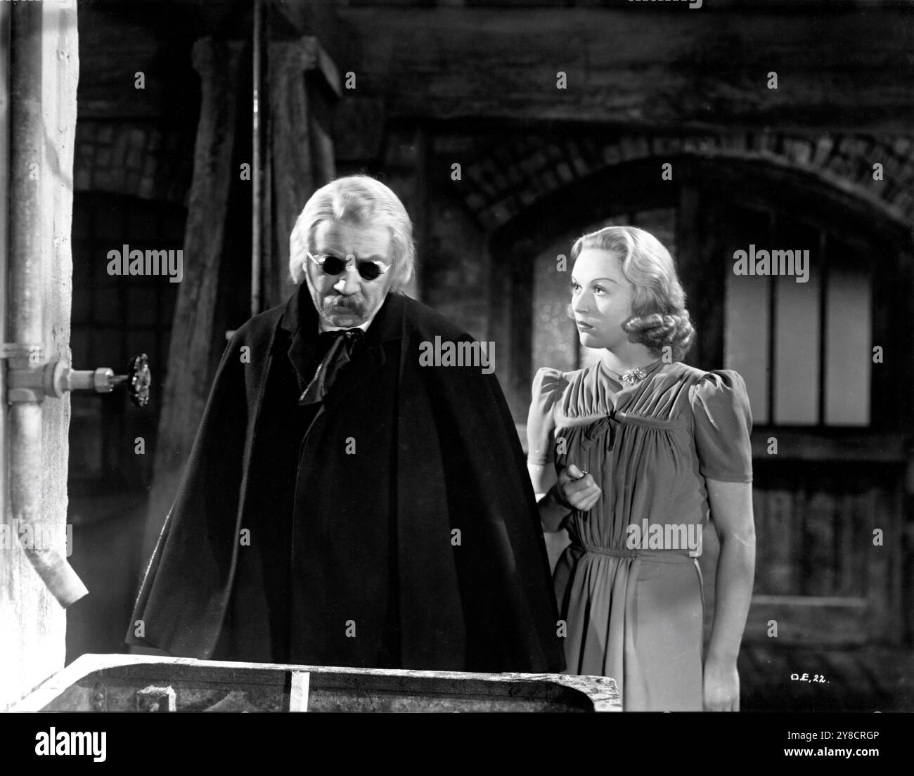 BELA LUGOSI et GRETA GYNT dans LES YEUX NOIRS DE LONDRES (Royaume-Uni) / LE MONSTRE HUMAIN (États-Unis) 1939 réalisateur WALTER SUMMERS roman Edgar Wallace direction artistique Duncan Sutherland John Argyle Productions / Pathe Pictures Ltd. Banque D'Images