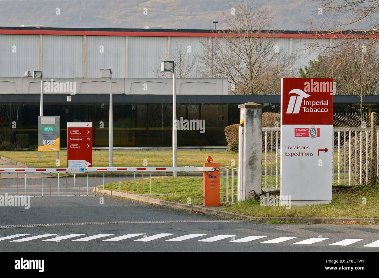 Les employés DE SEITA manifestent contre la fermeture du tissu de cigarettes, Rioms, Puy-de-Dôme, région Auvergne-Rhône-Alpes, France Banque D'Images