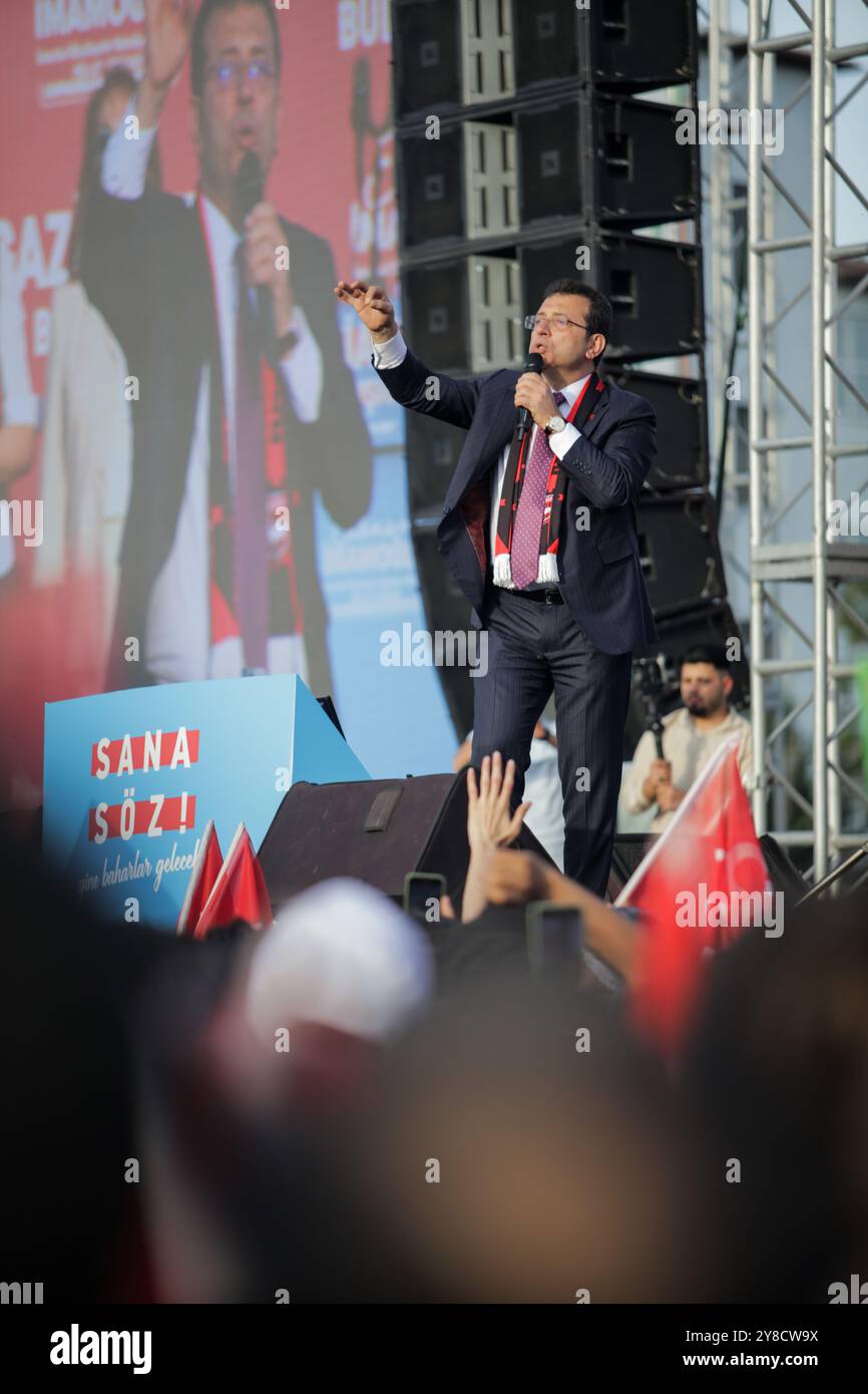 Gaziantep, Turquie. 26 avril 2023. Le maire d’Istanbul, Ekrem Imamoglu, du Parti républicain du peuple (CHP), se joint à un rassemblement électoral dans le centre de la ville de Gaziantep, dans le sud de Turkiye. Des élections présidentielles et législatives doivent avoir lieu à Turkiye le 14 mai Banque D'Images