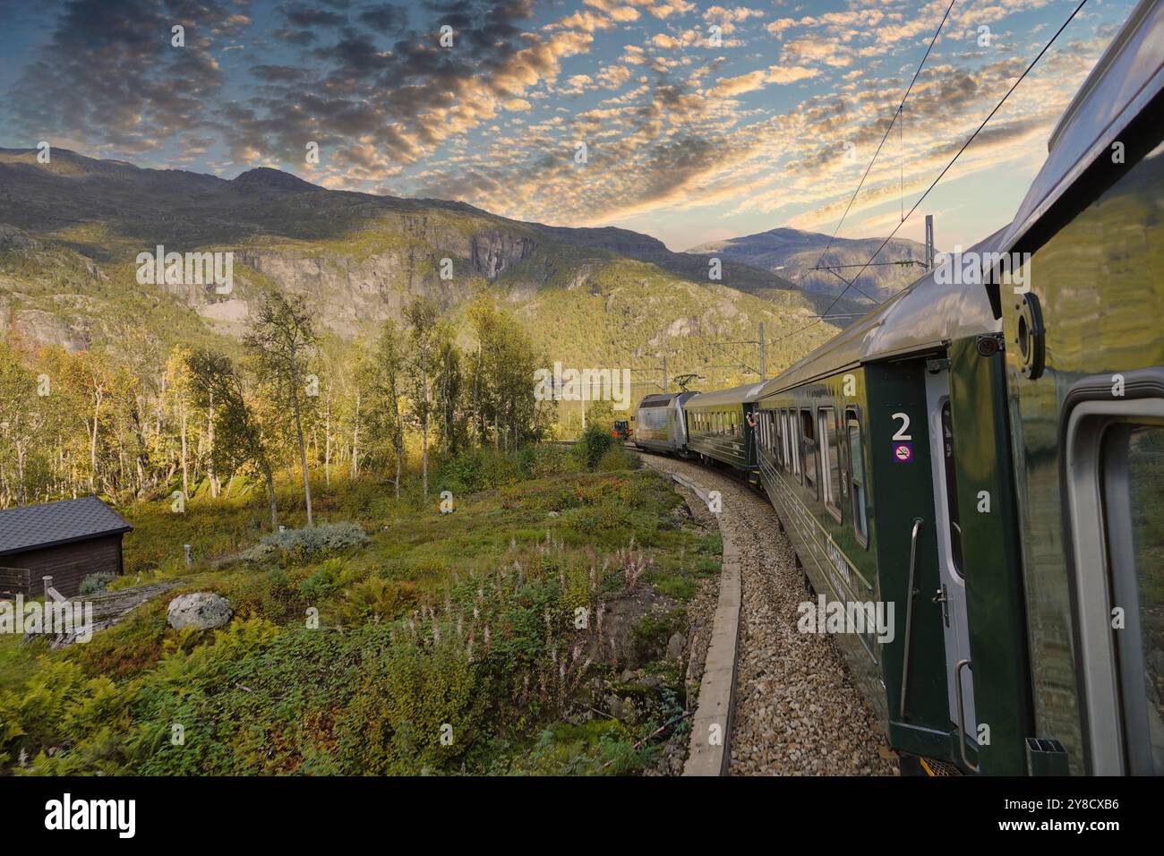 6 septembre 2024 - Norvège méridionale vue depuis la fenêtre du train Flam (le chemin de fer de FlŒm, FlŒmsbana) alors qu'il descend de Myrdal - le j Banque D'Images