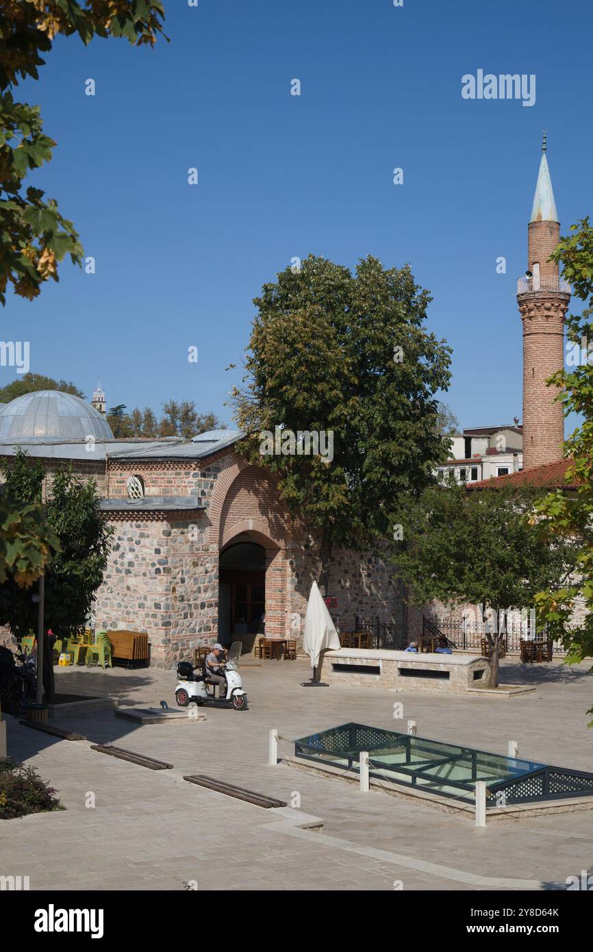 Türkiye, Turquie, Bursa, mosquée, place publique, scène de rue, Banque D'Images