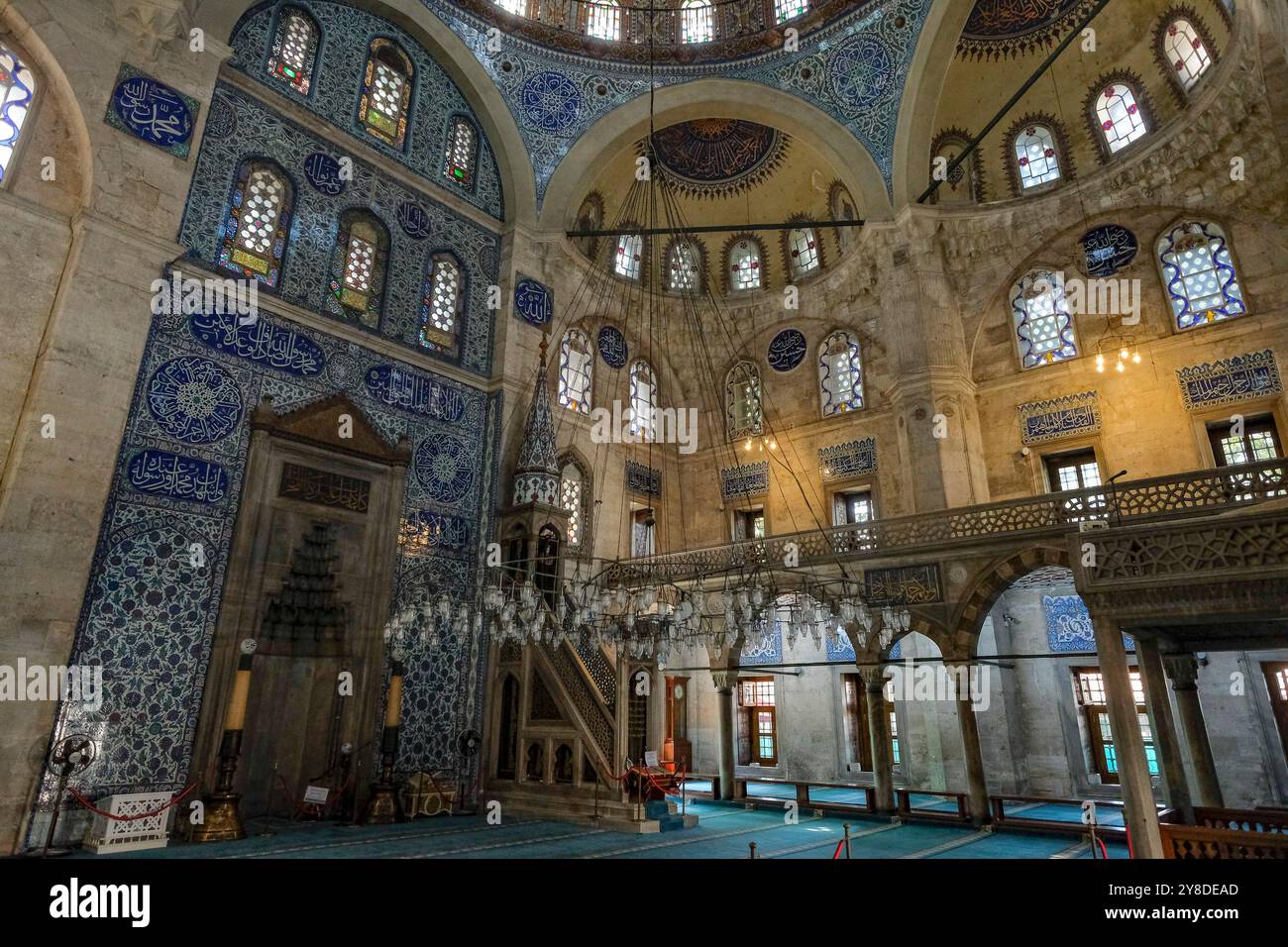 Istanbul, Turquie - 13 septembre 2024 : intérieur de la mosquée Sokollu Mehmed Pacha à Istanbul, Turquie. Banque D'Images