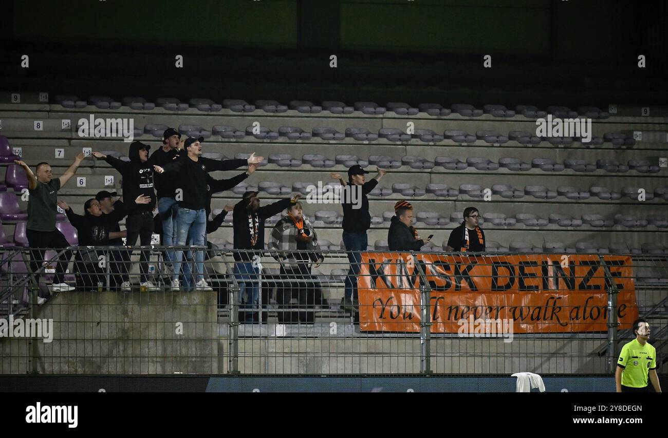 Maasmechelen, Belgique. 04 octobre 2024. Deinze'supporters photographiés lors d'un match de football entre Patro Eisden et KMSK Deinze, vendredi 04 octobre 2024 à Maasmechelen, lors de la septième journée de la deuxième division 2024-2025 'Challenger Pro League' du championnat belge. BELGA PHOTO JOHAN Eyckens crédit : Belga News Agency/Alamy Live News Banque D'Images