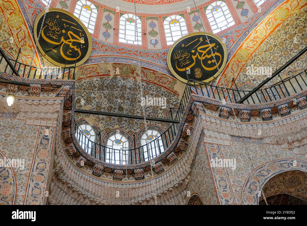 Istanbul, Turquie - 22 septembre 2024 : Nouvelle Mosquée ou Yeni Cami dans le district d'Eminonu à Istanbul, Turquie. Banque D'Images