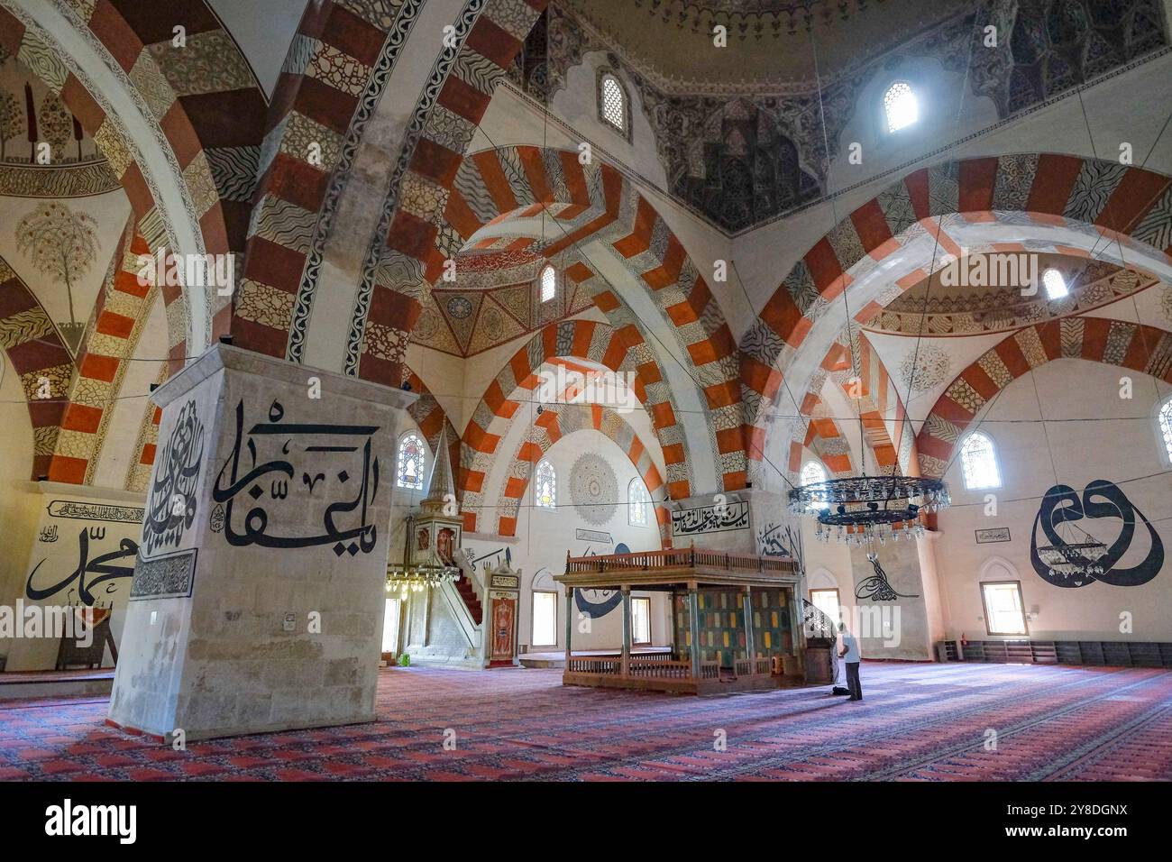 Edirne, Turquie - 1er octobre 2024 : la vieille mosquée, également connue sous le nom de Grande mosquée, est une mosquée ottomane du début du XVe siècle située à Edirne, en Turquie. Banque D'Images