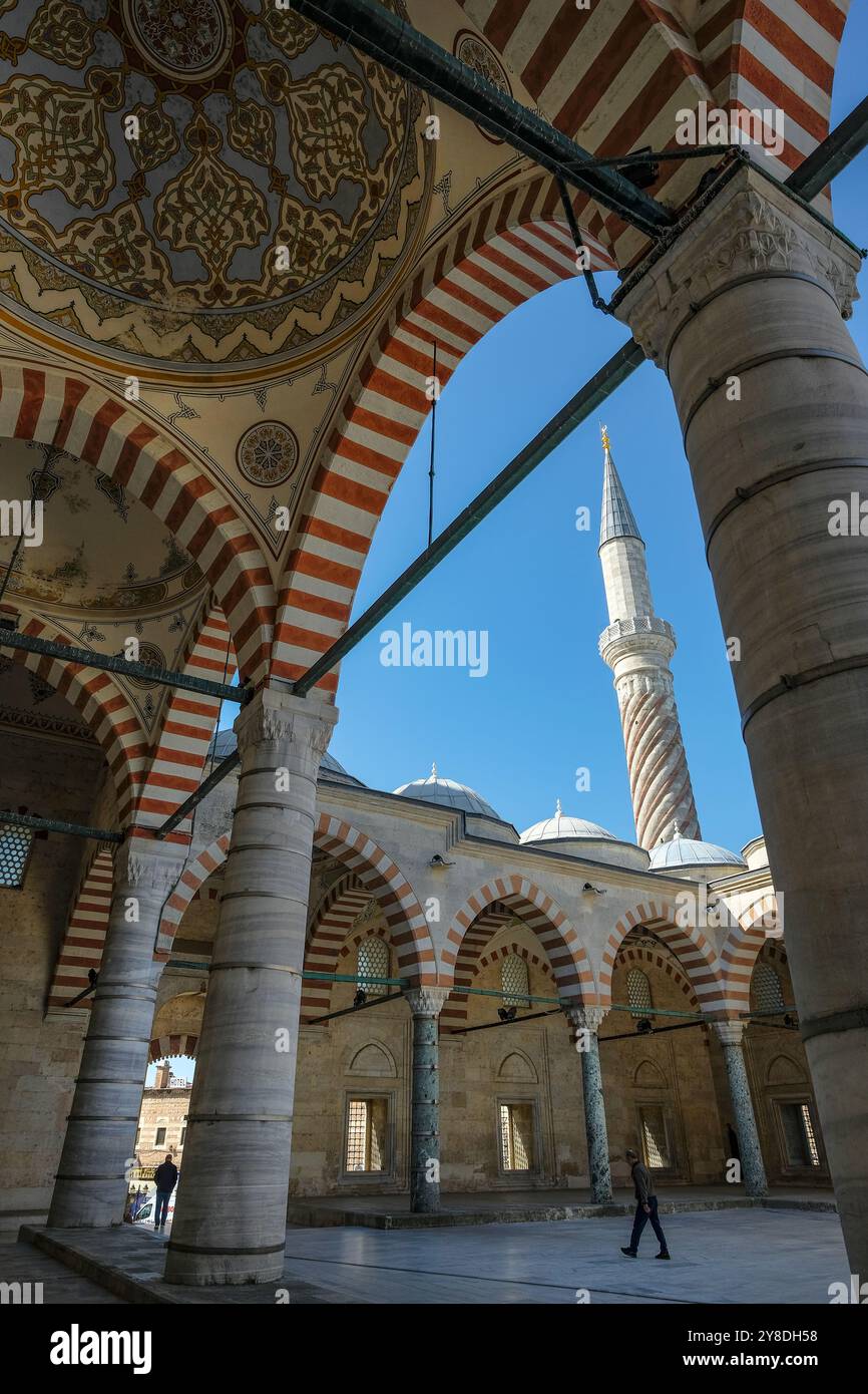 Edirne, Turquie - 3 octobre 2024 : la mosquée UC Serefeli ou mosquée des trois balcons à Edirne, Turquie. Banque D'Images Edirne, Turquie - 3 octobre 2024 : la mosquée UC Serefeli ou mosquée des trois balcons à Edirne, Turquie. Banque D'Images