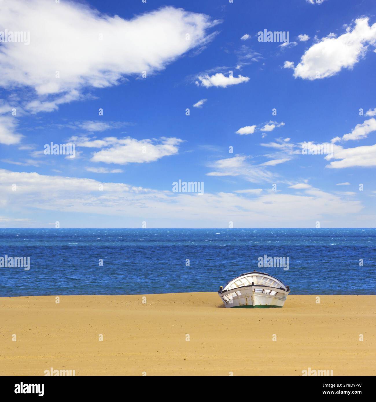 Épave du bateau sur la plage Banque D'Images