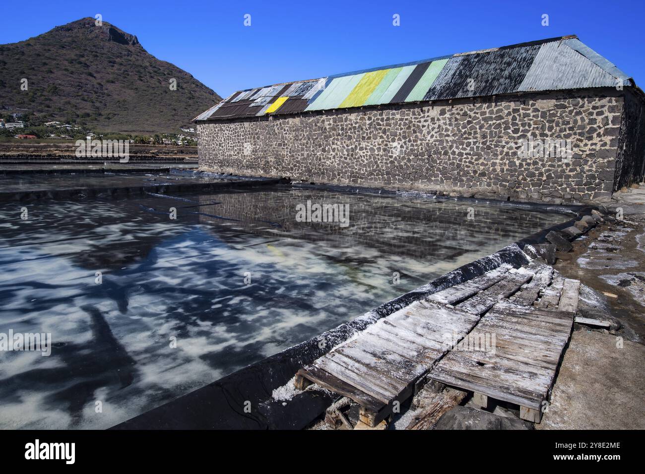 Production de sel, sel de mer par évaporation, usine de sel du Yémen, Tamarin, Océan Indien, île, Maurice, Afrique Banque D'Images