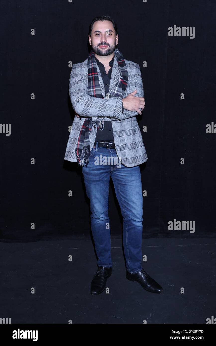 4 octobre 2024, Mexico, Ciudad de Mexico, Mexique : Cesar Perrin pose pour des photos lors de la conférence de presse â€˜El Sotanoâ€™ au Teatro Fernando Soler. Le 4 octobre 2024 à Mexico, Mexique. (Crédit image : © Yamak Perea/eyepix via ZUMA Press Wire) USAGE ÉDITORIAL SEULEMENT! Non destiné à UN USAGE commercial ! Banque D'Images