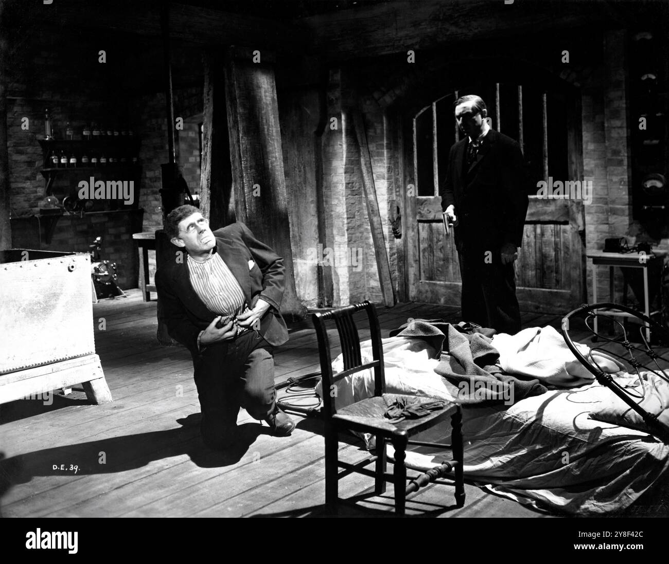 WILFRED / WILFRID WALTER et BELA LUGOSI dans LES YEUX NOIRS DE LONDRES (Royaume-Uni) / LE MONSTRE HUMAIN (États-Unis) 1939 réalisateur WALTER SUMMERS roman Edgar Wallace direction artistique Duncan Sutherland John Argyle Productions / Pathe Pictures Ltd. Banque D'Images